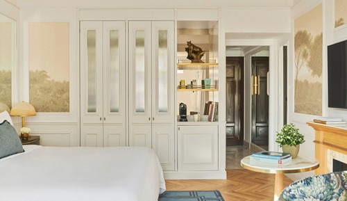 Premium Cortes View Room with 1 King Bed