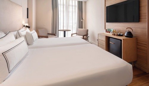 Melia Guestroom (2 Adults + 1 Child)