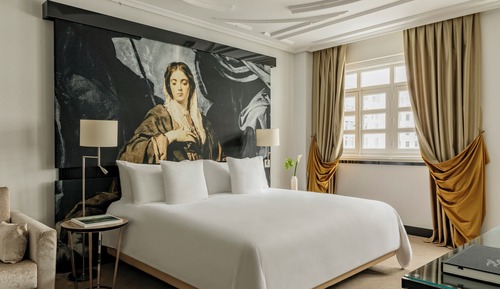 Family Room, Connecting Rooms