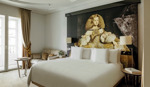 Supreme Room Red Level (2 adults+ 2 children)