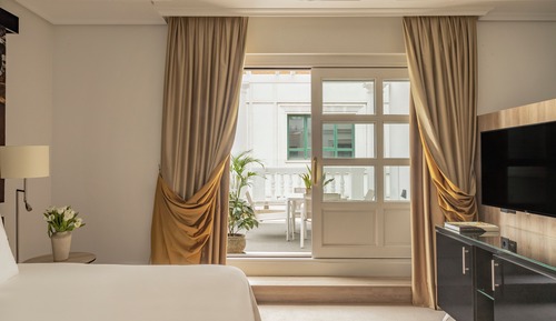 Velazquez Penthouse Suite Red Level