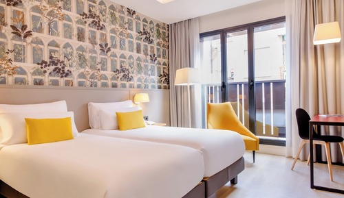 The One with Twin Beds