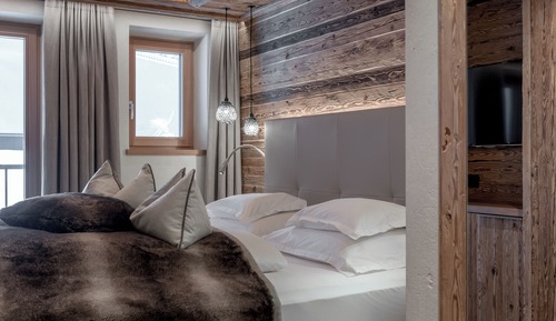 Luxury Suite, Balcony, Mountain View