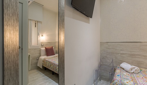 Single Room (Interior)