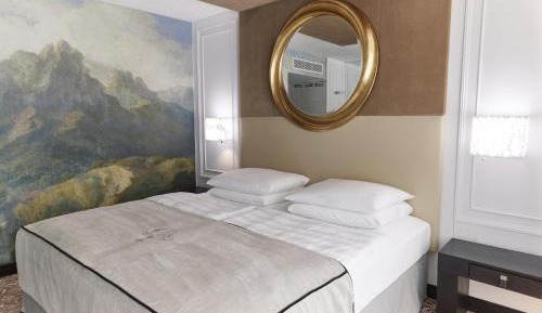 Premier Room	