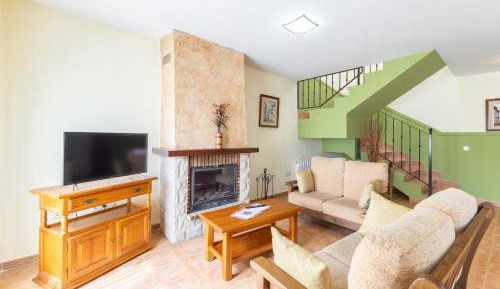 Two-Bedroom Deluxe Apartment with Balcony