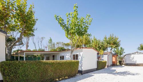 Deluxe Bungalow with Garden View