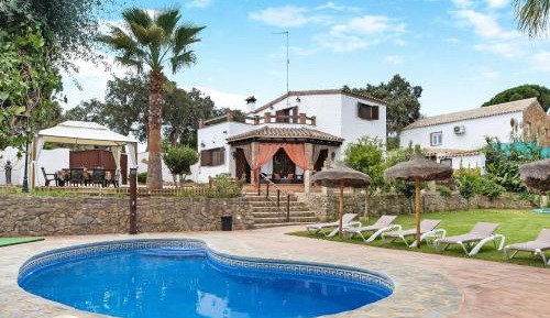 Three-Bedroom Premium Apartment with Balcony