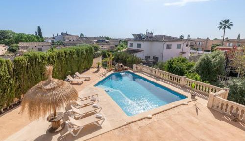 Villa with Garden View