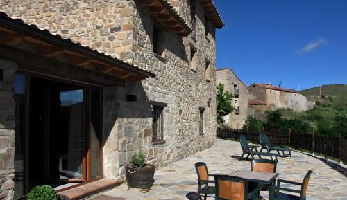 Three-Bedroom Apartment with Mountain View