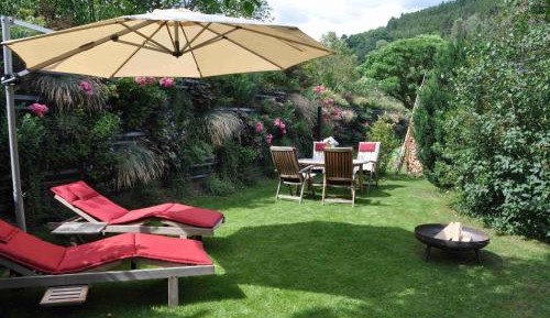 Two-Bedroom Deluxe Apartment with Garden View