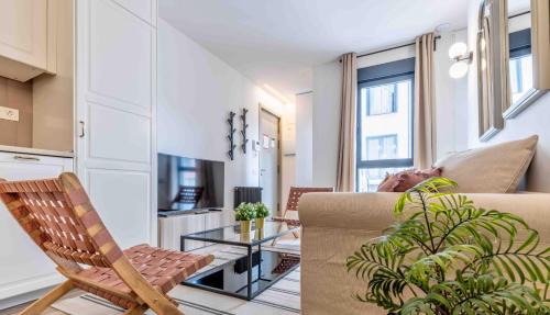 Three-Bedroom Apartment IX