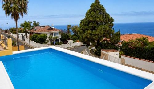 One-Bedroom Apartment with Sea View