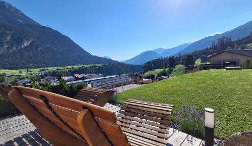 Apartment with Mountain View