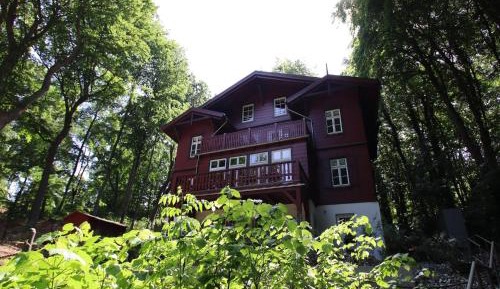 Eight-Bedroom Holiday Home
