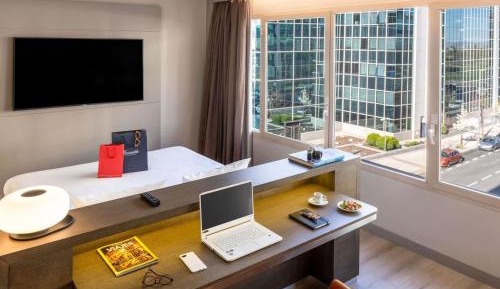 Junior Queen Suite - Plaza Building