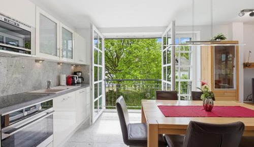 Apartment with Lake View