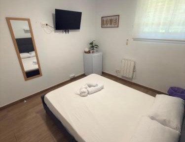 Standard Double Room with Shared Bathroom