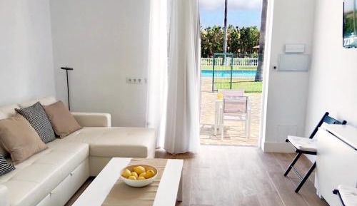 Apartment with Pool View 