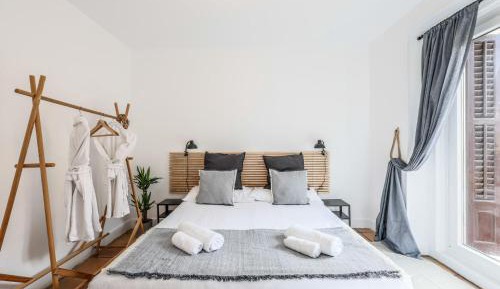 Double or Twin Room with Shared Bathroom