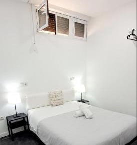 Double Room with Private Bathroom - Semi-basement