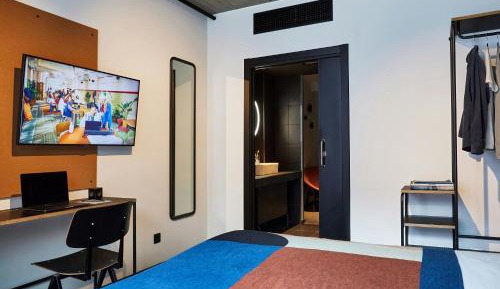 Deluxe Studio