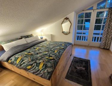 Apartment with Mountain View