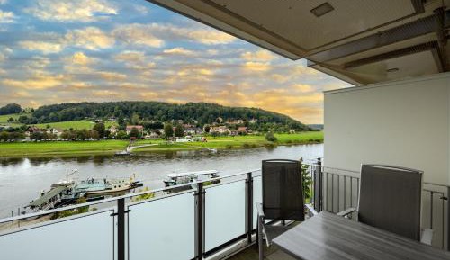 Superior room with river view and balcony 1.floor