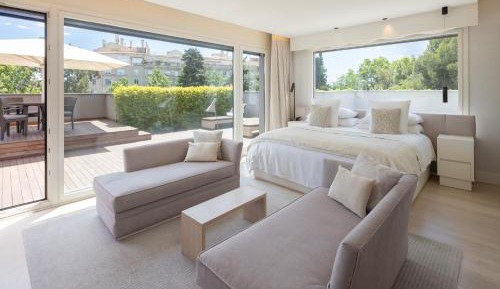 Penthouse with Private Jacuzzi and Terrace