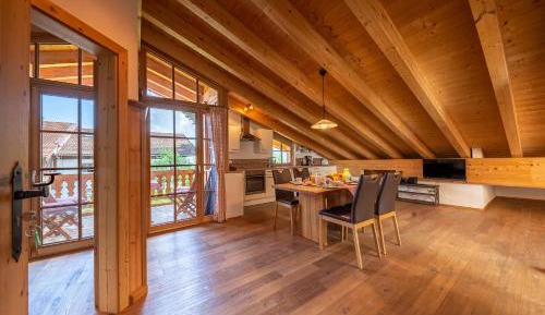Apartment with Mountain View