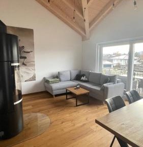 Apartment with Mountain View