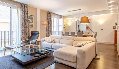 Three-Bedroom Deluxe Apartment