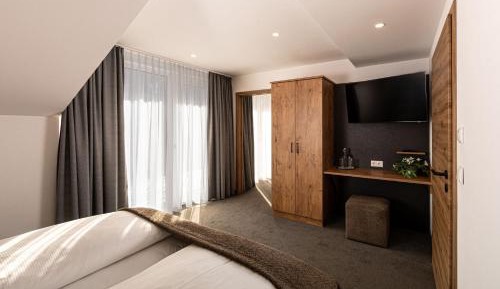 Deluxe Double Room with Extra Bed