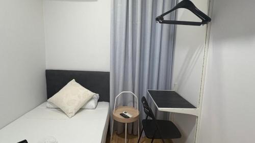 Single Room with Shared Bathroom