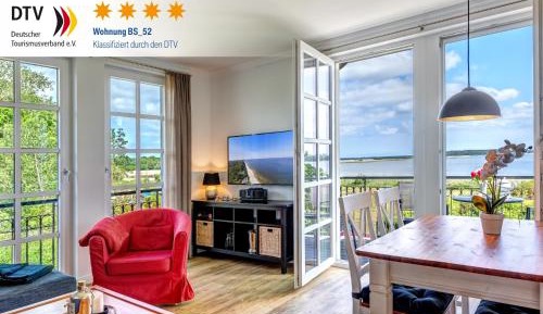 Apartment with Lake View