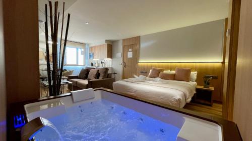 Suite with Spa Bath