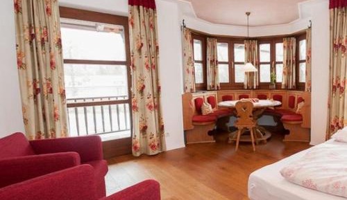 One-Bedroom Apartment with Balcony