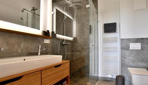 Deluxe Two-Bedroom Apartment with Garden View