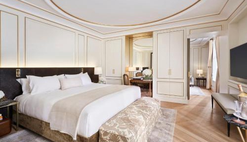 Palm Court Suite