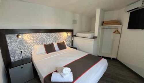 Deluxe Double Room (2 Adults + 1 Child)