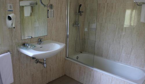 Double Room with Extra Bed (3 Adults)