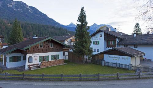 Apartment with Mountain View