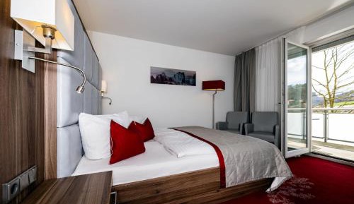 Comfort double room with side river view and balcony