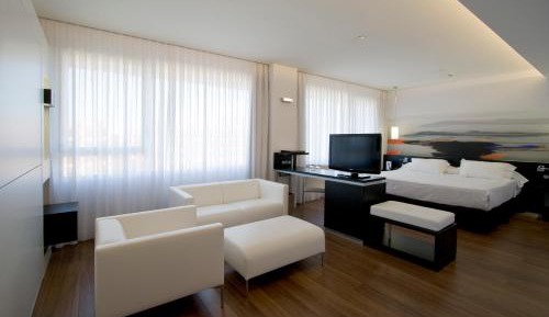  Familiy Room with free airport shuttle
