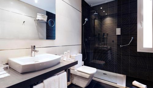 Double or Twin Room with Extra Bed (3 Adults)