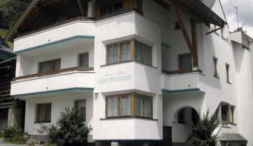Deluxe Four-Bedroom Apartment