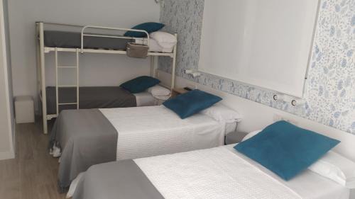 Superior Quadruple Room with Private Bathroom