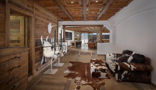Luxury Suite (6 Adults)