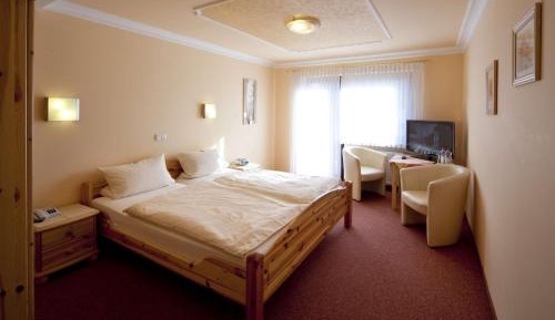 Double Room (1 Adult)