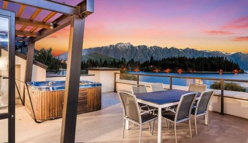 Apartment with Lake View